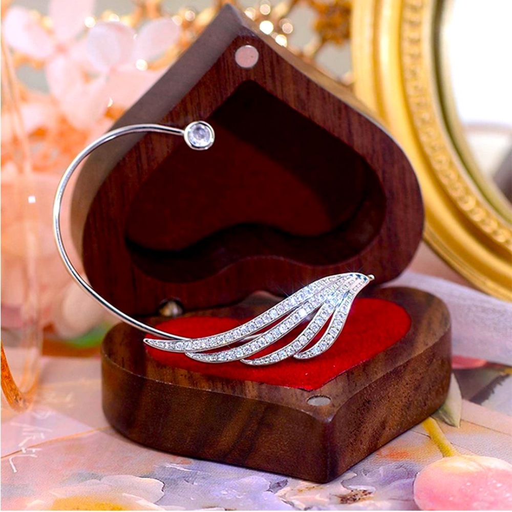 Shimmering Silver🕊️👼 Pavé Angelic Goddess Festival Ear Cuff - Picture 3 of 6